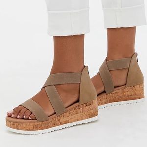 Torrid 10W Beige Strappy Platform/Flatform Sandal